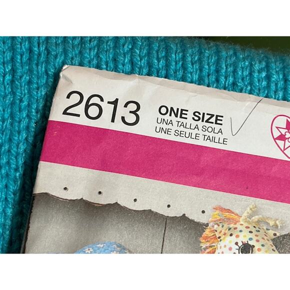 Simplicity sewing pattern 2613 Plush toy elephant giraffe pig cat - Picture 2 of 5